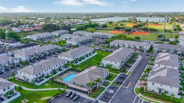 $4,440 | 230 Southwest 170th Avenue, Pembroke Pines, FL 33027