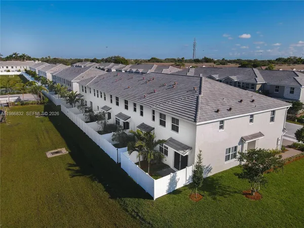 $4,450 | 230 Southwest 170th Avenue, Pembroke Pines, FL 33027