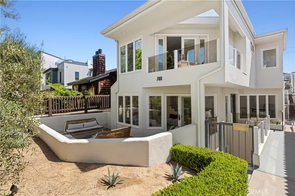 $8,500 | 708 Iris Avenue, Unit A, Corona del Mar, CA 92625