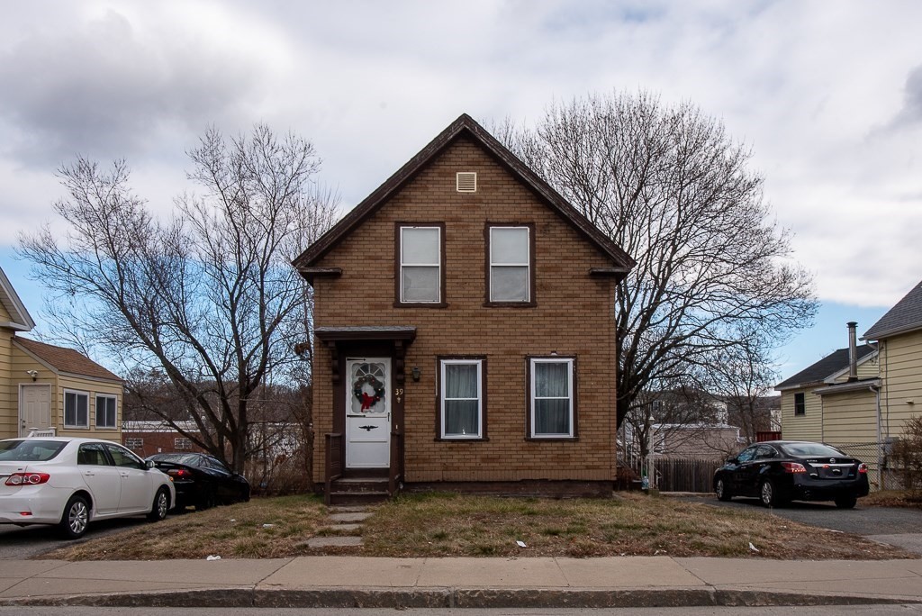 39 Greenwood Street Worcester, MA 01607 - Photo 2 of 15 Gallery Image 2
