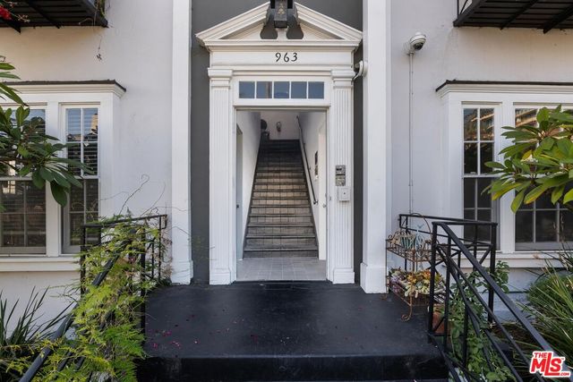 $2,195 | 965 North Doheny Drive, West Hollywood, CA 90069