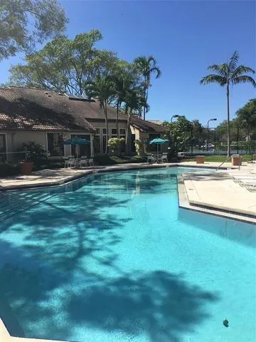 a view of a yard with plants