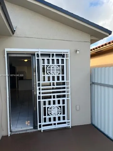 $3,000 | 961 West 44th Street, Hialeah, FL 33012