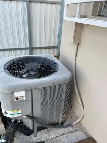 $3,000 | 961 West 44th Street, Hialeah, FL 33012