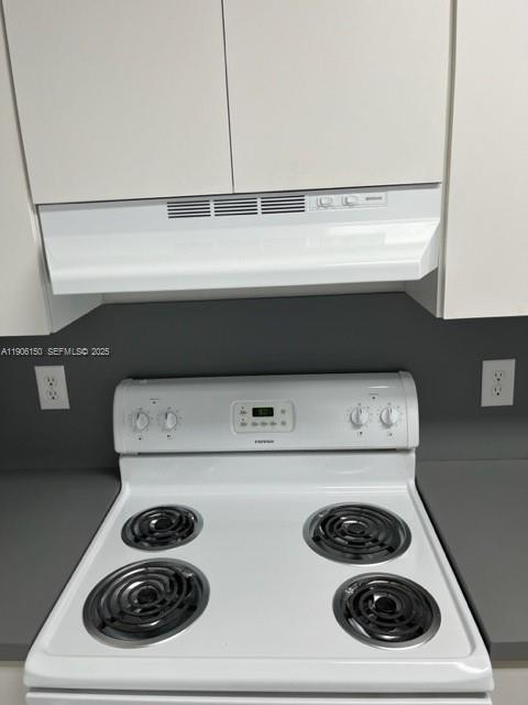 961 West 44th Street Hialeah, FL 33012 - Photo 7 of 35 a utility room with dryer and washer