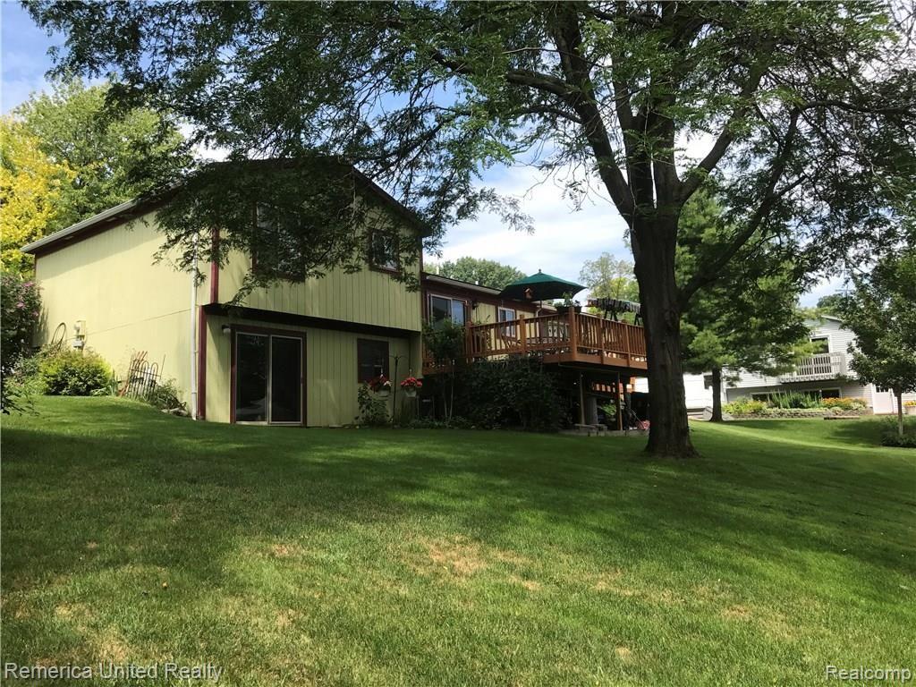 2384 Highfield Road Waterford, MI 48329 - Photo 5 of 30 IMG_1429.JPG