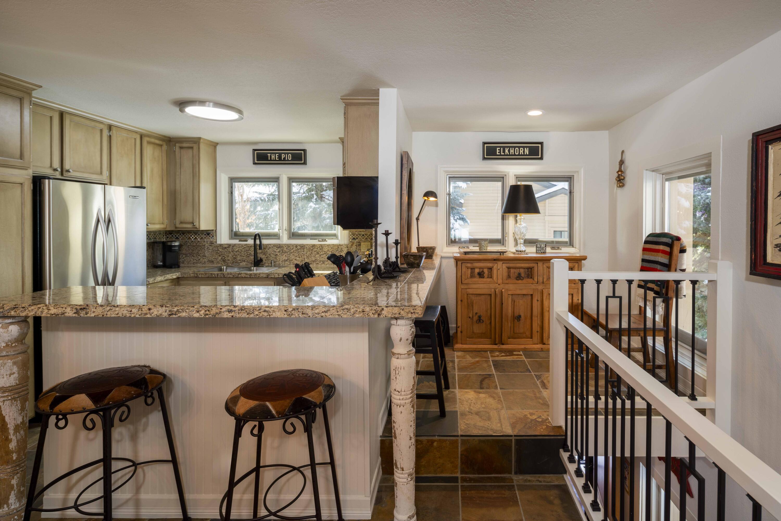 2639 Ridge Lane, Unit 39 Sun Valley, ID 83353 - Photo 7 of 35 Kitchen & Nook