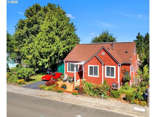 $599,999 | 460 12th Avenue, Seaside, OR 97138