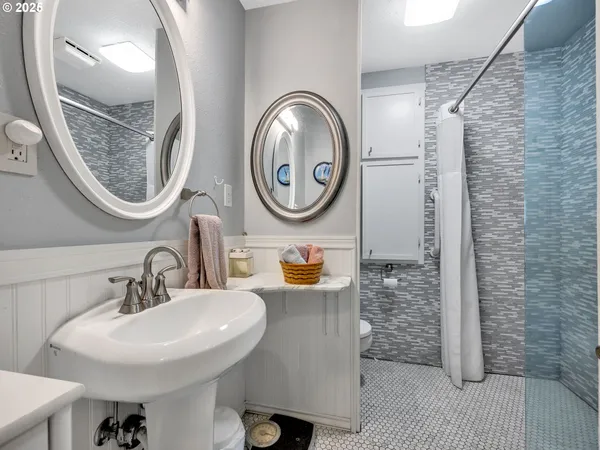 $599,999 | 460 12th Avenue, Seaside, OR 97138