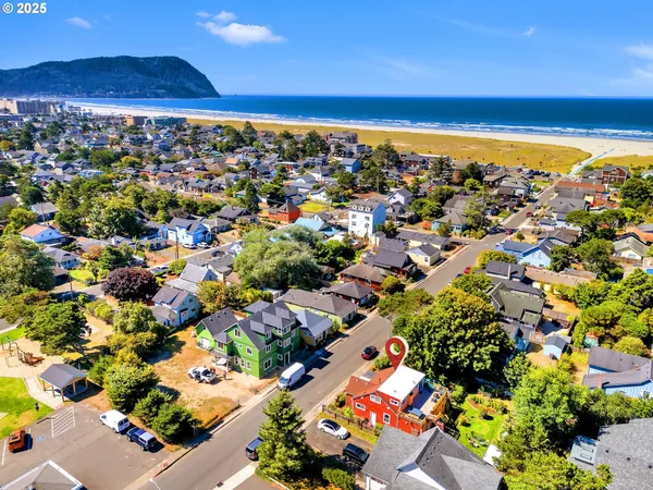 $599,999 | 460 12th Avenue, Seaside, OR 97138
