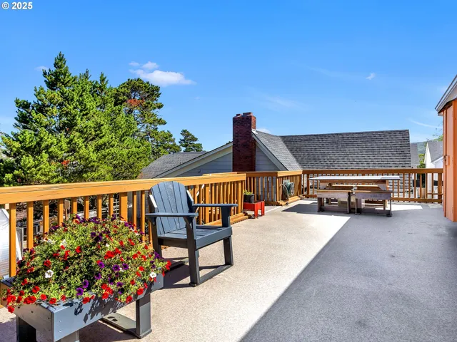 $629,000 | 460 12th Avenue, Seaside, OR 97138