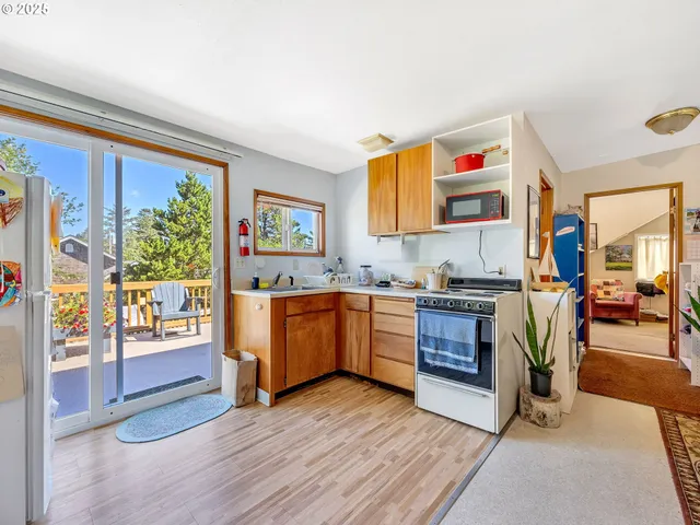 $629,000 | 460 12th Avenue, Seaside, OR 97138