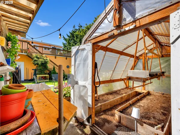 $599,999 | 460 12th Avenue, Seaside, OR 97138