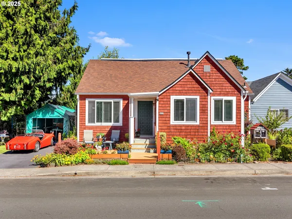 $599,999 | 460 12th Avenue, Seaside, OR 97138