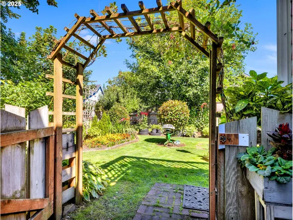 $599,999 | 460 12th Avenue, Seaside, OR 97138