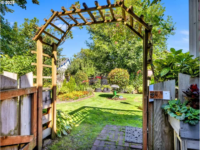 $629,000 | 460 12th Avenue, Seaside, OR 97138