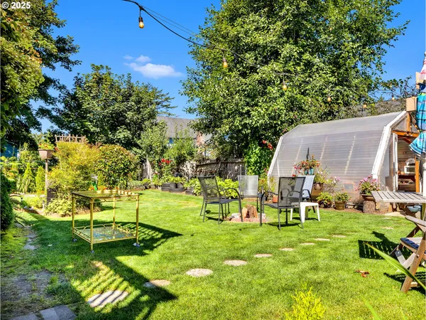 $599,999 | 460 12th Avenue, Seaside, OR 97138