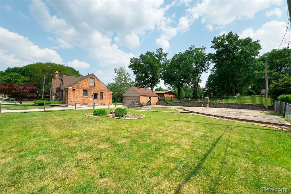 23211 Myrtle Street Dearborn, MI 48128 - Photo 30 of 36