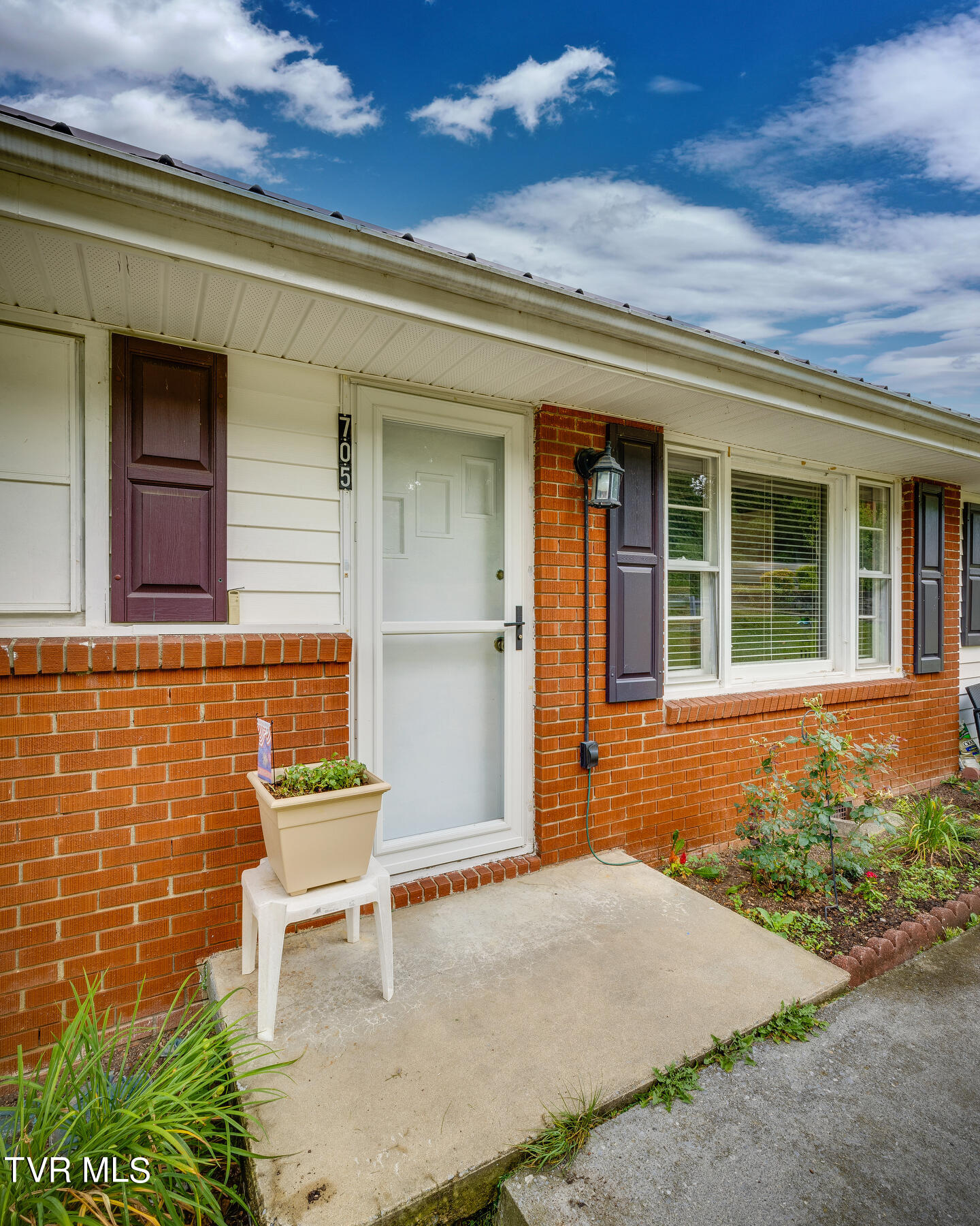 705 New Beason Well Road Kingsport, TN 37660 - Photo 4 of 35 004