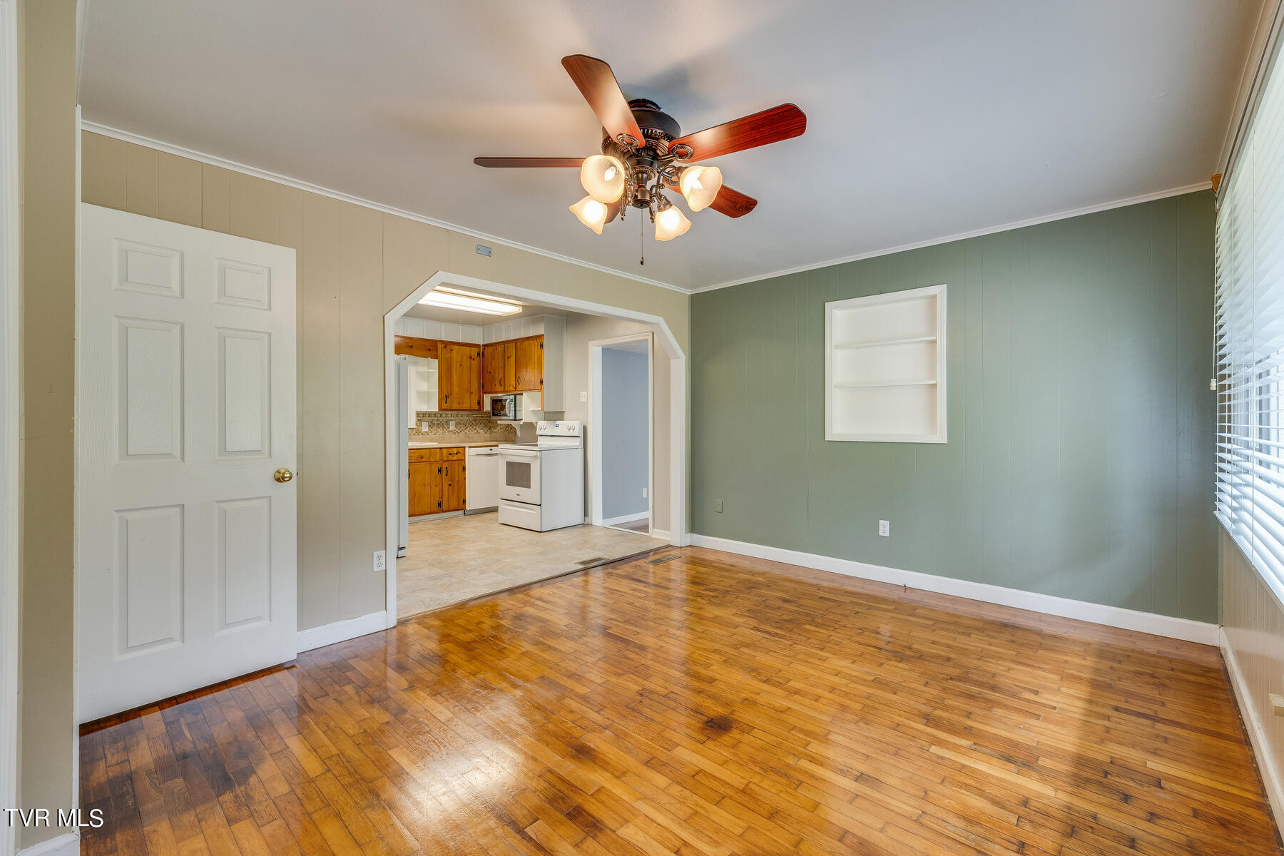705 New Beason Well Road Kingsport, TN 37660 - Photo 5 of 35 005