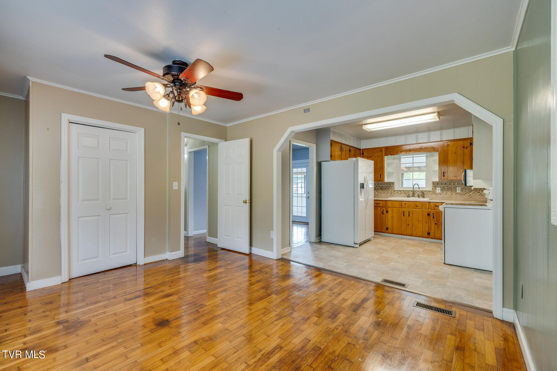 705 New Beason Well Road Kingsport, TN 37660 - Photo 6 of 35 006