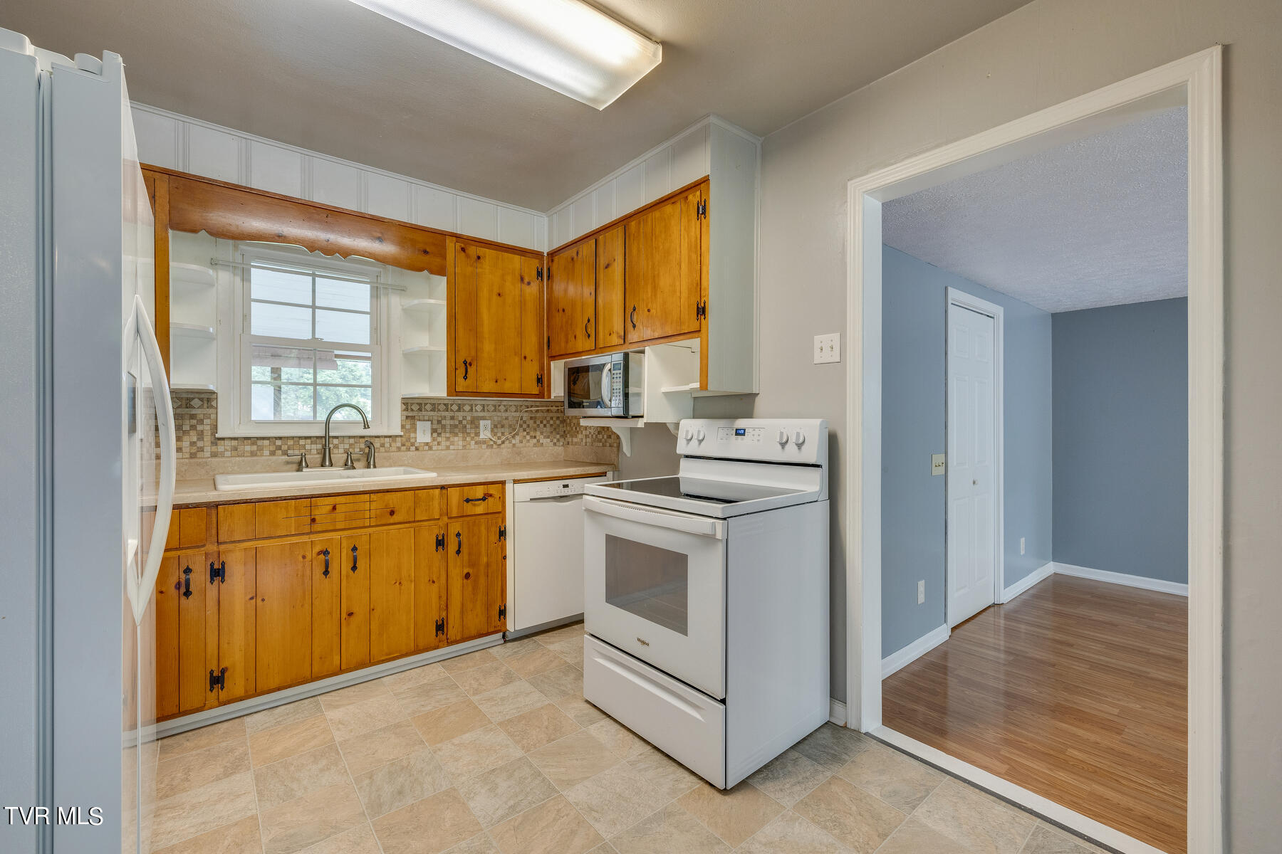 705 New Beason Well Road Kingsport, TN 37660 - Photo 9 of 35 009