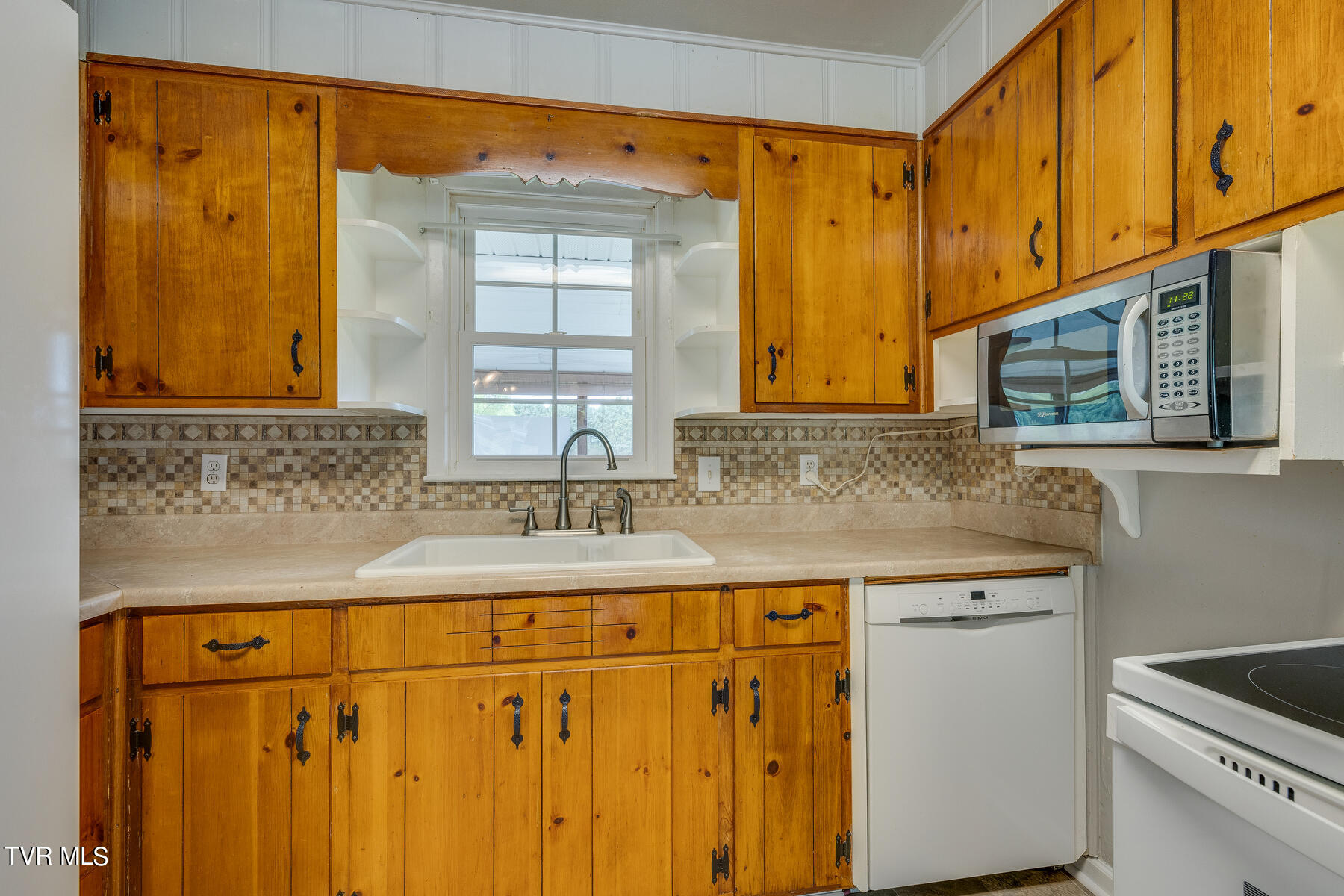 705 New Beason Well Road Kingsport, TN 37660 - Photo 10 of 35 010