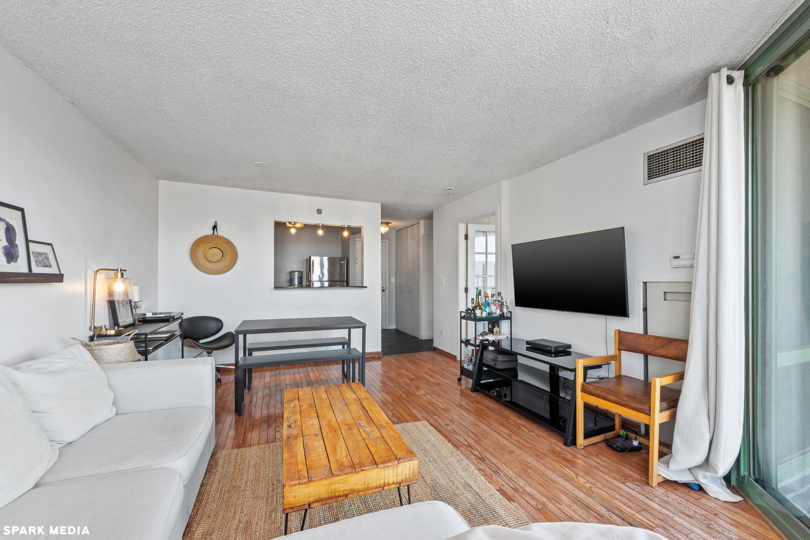 111 West Maple Street, Unit 1009 Chicago, IL 60610 - Photo 7 of 18 a living room with furniture and a flat screen tv