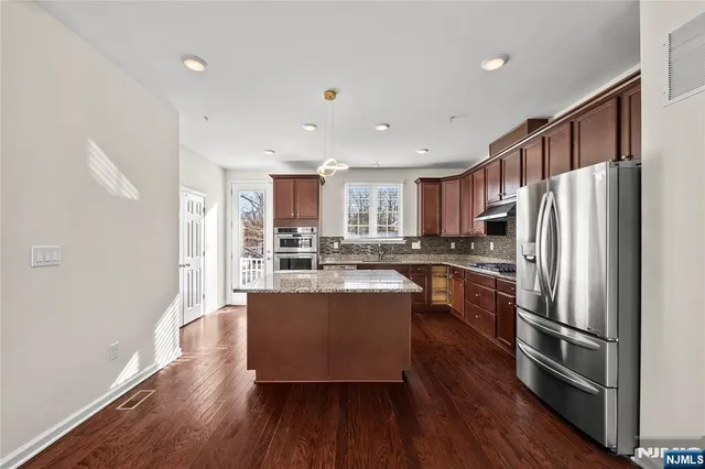 $4,875 | 9 Landmark Lane, Unit 1003, Fair Lawn, NJ 07410