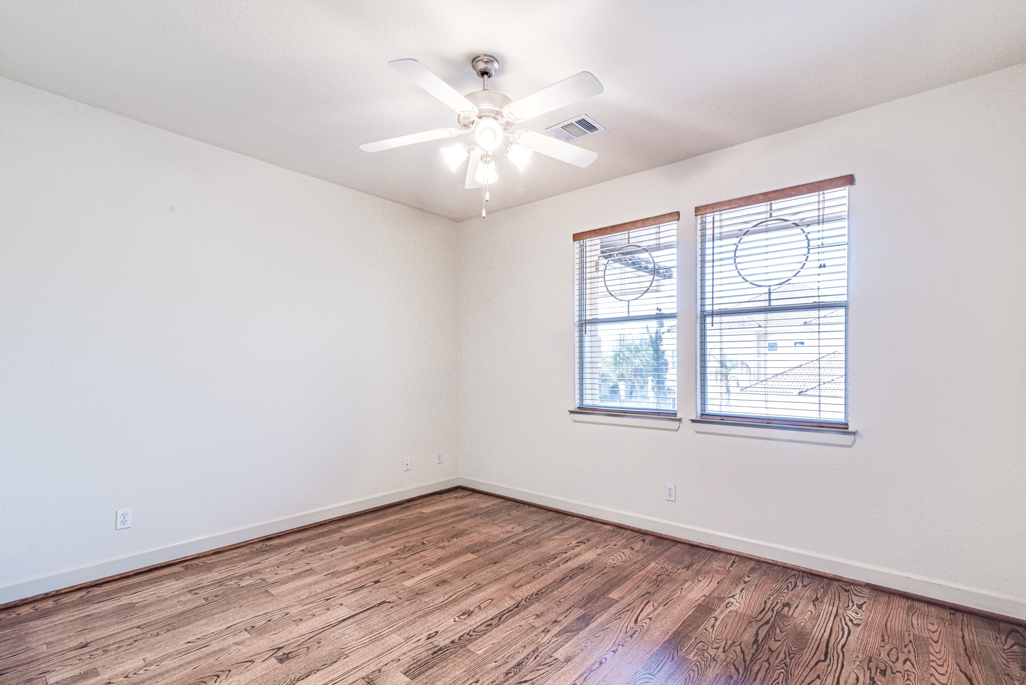 403 Harborside Way Kemah, TX 77565 - Photo 32 of 39 Upper level bedroom with ceiling fan and quality wood flooring.