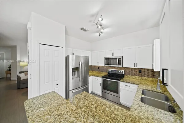 $4,000 | 11613 Northwest 78th Street, Unit 11613, Doral, FL 33178