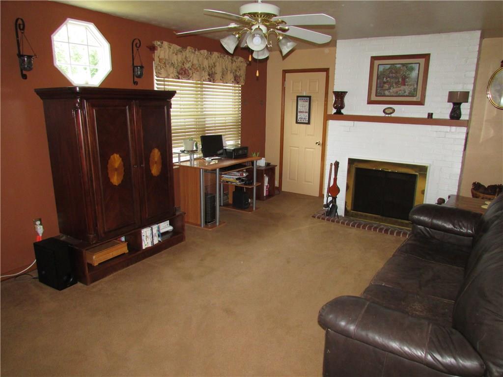 680 Fallen Timber Road Elizabeth, PA 15037 - Photo 14 of 25 Living Room