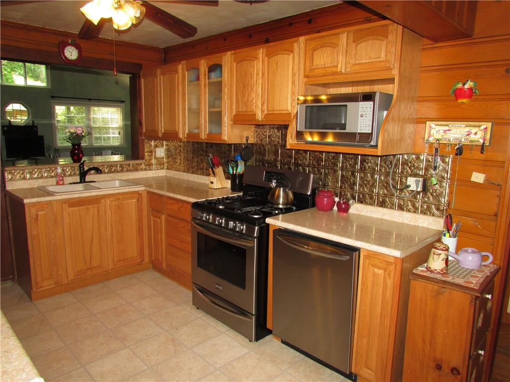 680 Fallen Timber Road Elizabeth, PA 15037 - Photo 17 of 25 Newer well equipped kitchen
