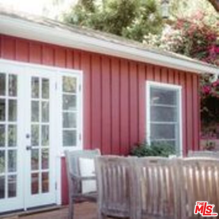 21042 Entrada Road Topanga, CA 90290 - Photo 49 of 49 a view of a house with a window