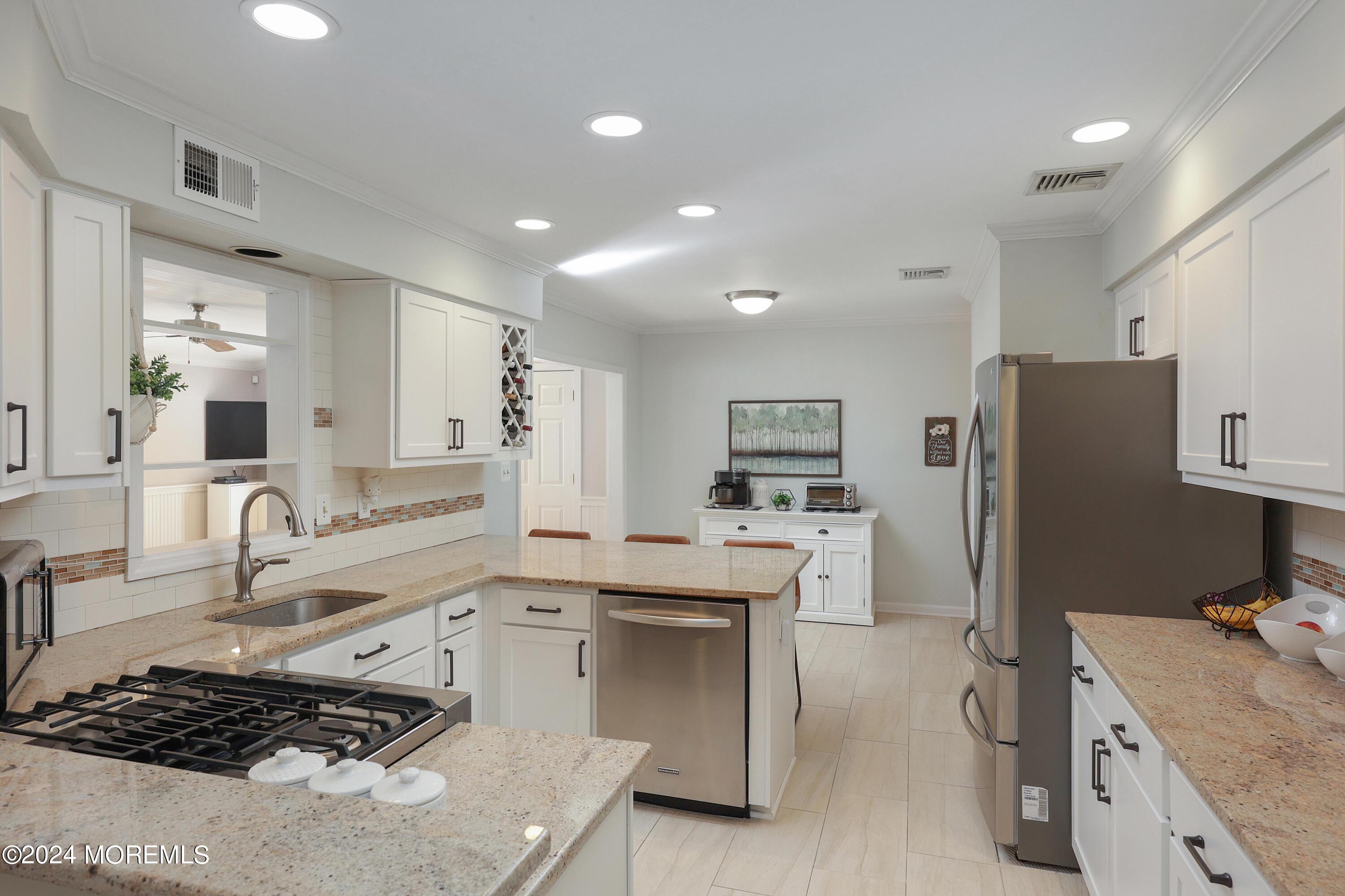 36 Branson Drive Lincroft, NJ 07738 - Photo 11 of 21 758A2725