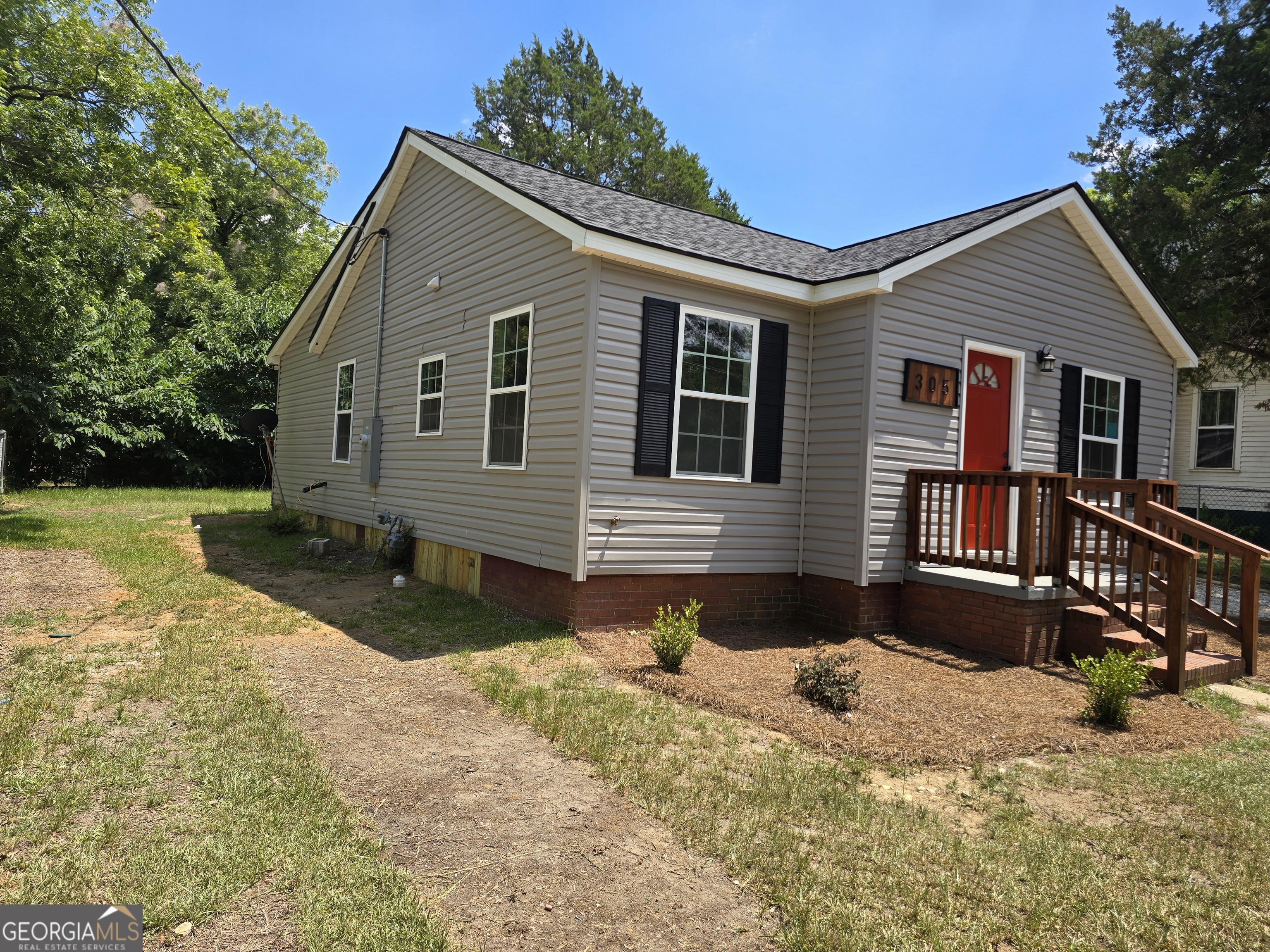 305 Smith Street Dublin, GA 31021 - Photo 2 of 20