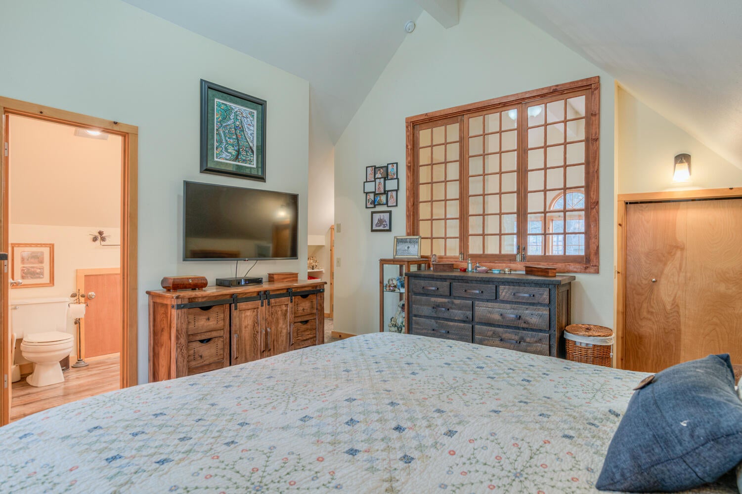 57531 Circle 4 Cabin Road Sunriver, OR 97707 - Photo 25 of 30 57531 Circle Four Cabin Rd. - 27