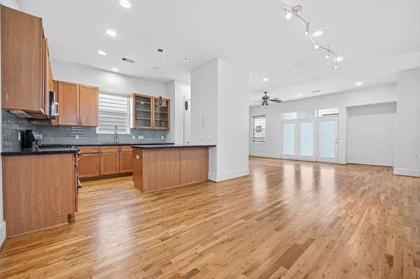 $2,500 | 5427 Kansas Street, Unit B, Houston, TX 77007