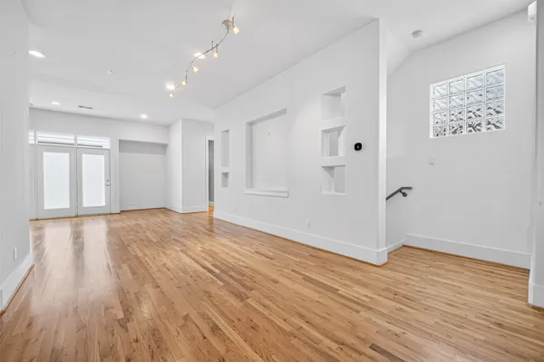 $2,500 | 5427 Kansas Street, Unit B, Houston, TX 77007