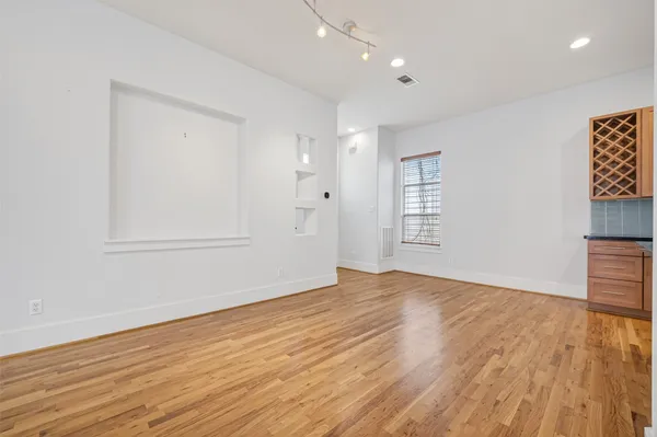$2,500 | 5427 Kansas Street, Unit B, Houston, TX 77007