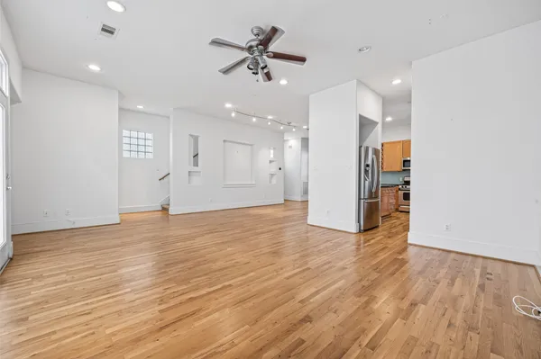 $2,500 | 5427 Kansas Street, Unit B, Houston, TX 77007