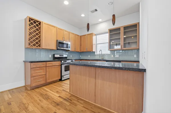 $2,500 | 5427 Kansas Street, Unit B, Houston, TX 77007