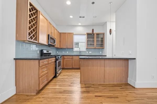 $2,500 | 5427 Kansas Street, Unit B, Houston, TX 77007