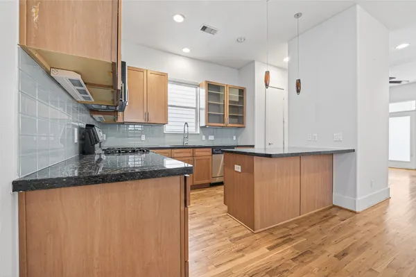 $2,500 | 5427 Kansas Street, Unit B, Houston, TX 77007