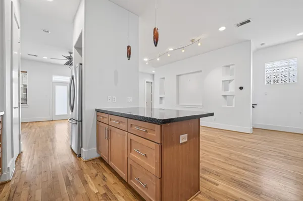 $2,500 | 5427 Kansas Street, Unit B, Houston, TX 77007