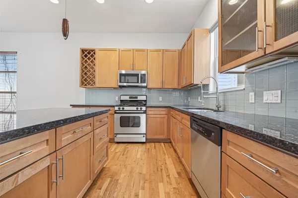 $2,500 | 5427 Kansas Street, Unit B, Houston, TX 77007