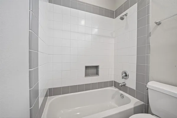 $2,500 | 5427 Kansas Street, Unit B, Houston, TX 77007