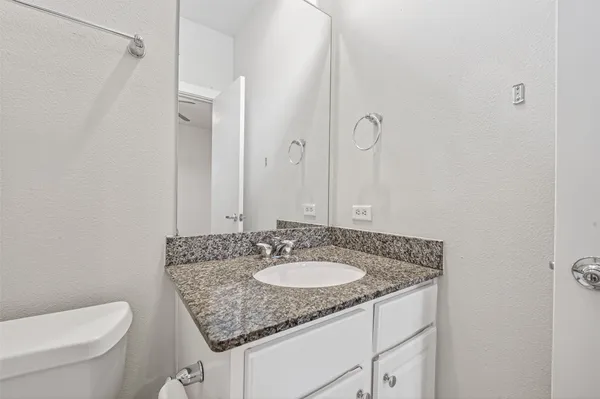 $2,500 | 5427 Kansas Street, Unit B, Houston, TX 77007