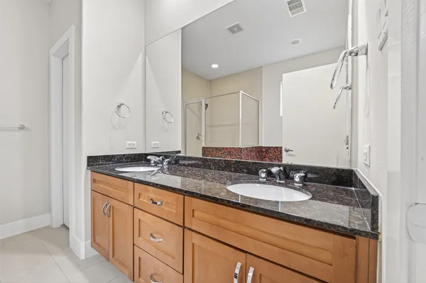 $2,500 | 5427 Kansas Street, Unit B, Houston, TX 77007