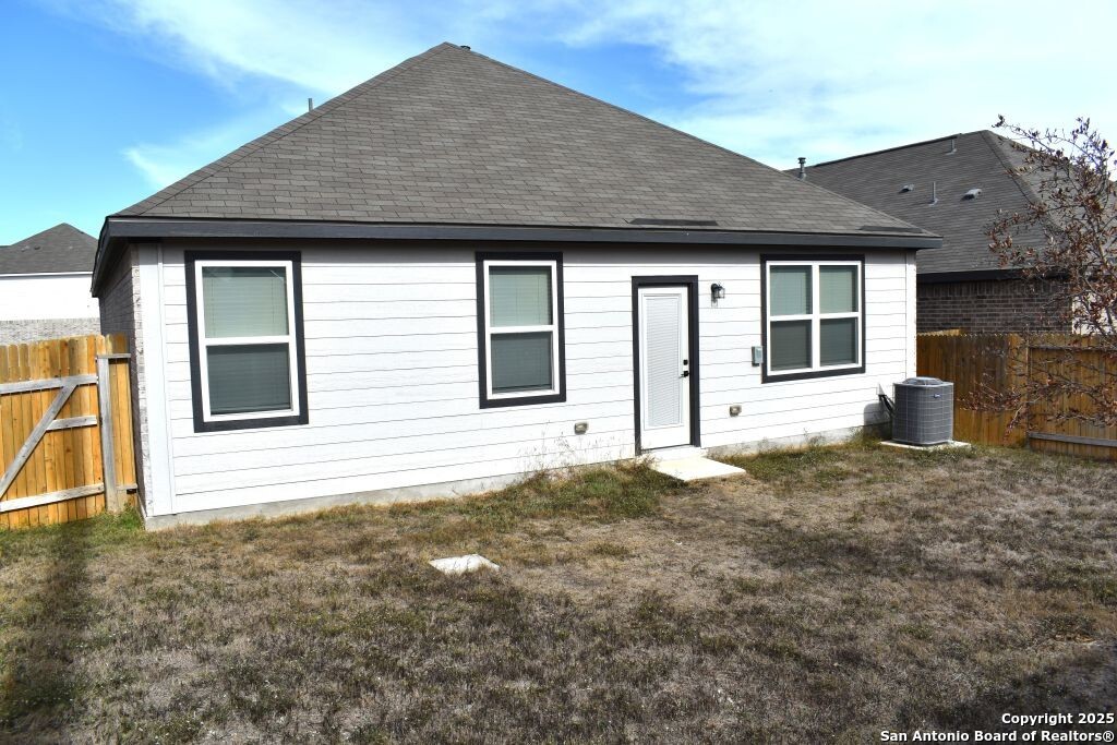 9210 Espadrille Run Converse, TX 78109 - Photo 15 of 17 a front view of a house with garden